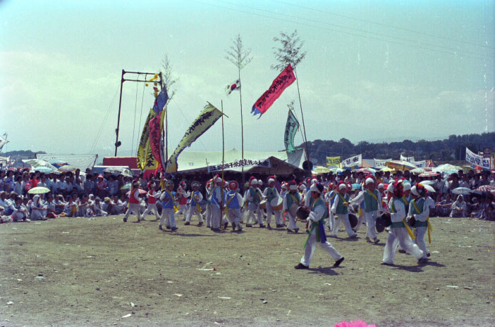 1980.6.15~19_농악.단오장 난장001.jpg